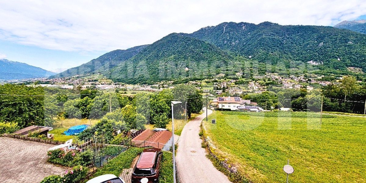 PORZIONE CON CORTILE PRIVATO