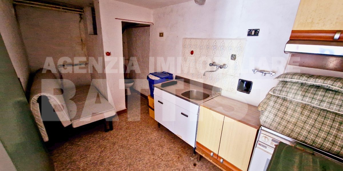 PORZIONE CON CORTILE PRIVATO