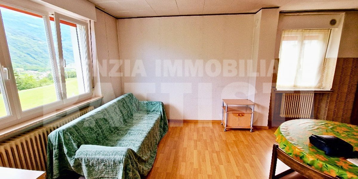 PORZIONE CON CORTILE PRIVATO