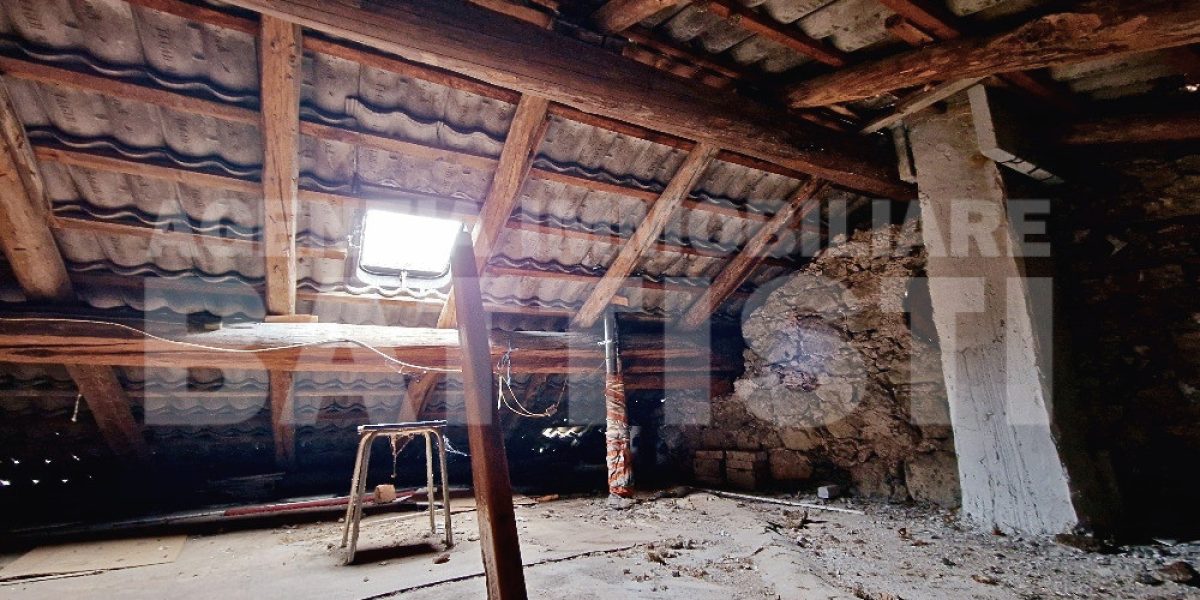 PORZIONE CON CORTILE PRIVATO