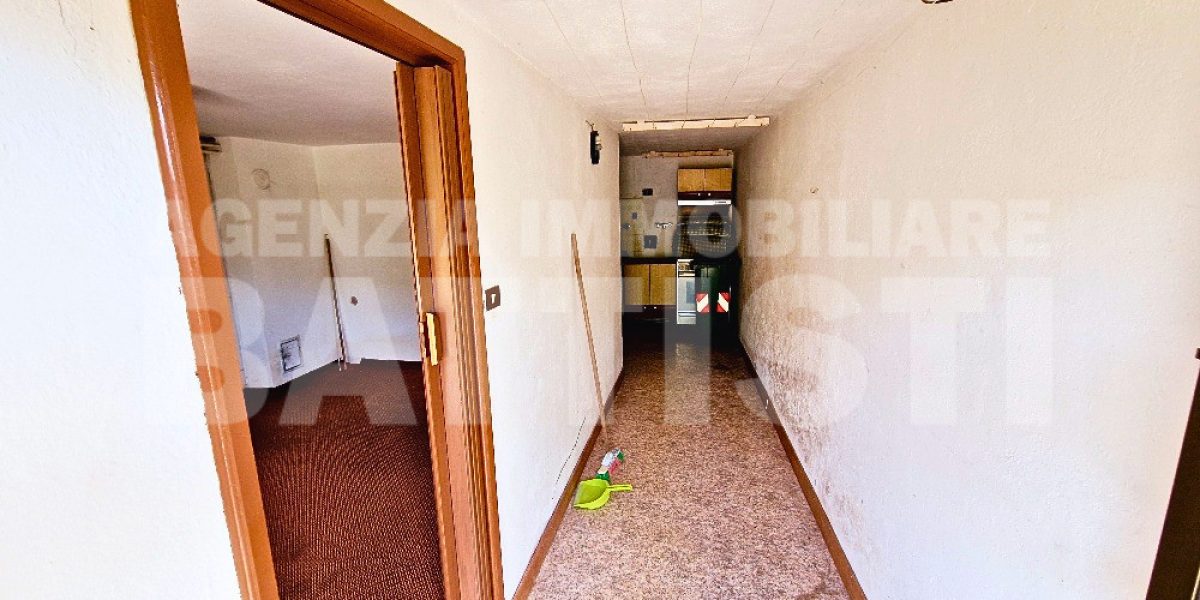 PORZIONE CON CORTILE PRIVATO