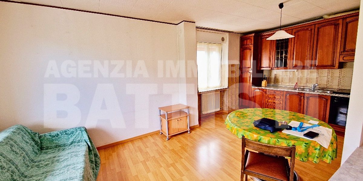 PORZIONE CON CORTILE PRIVATO