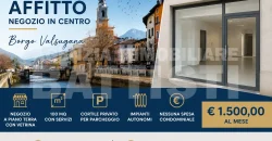 NEGOZIO CON VETRINA IN CENTRO