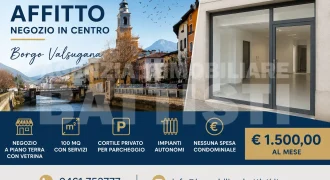 NEGOZIO CON VETRINA IN CENTRO