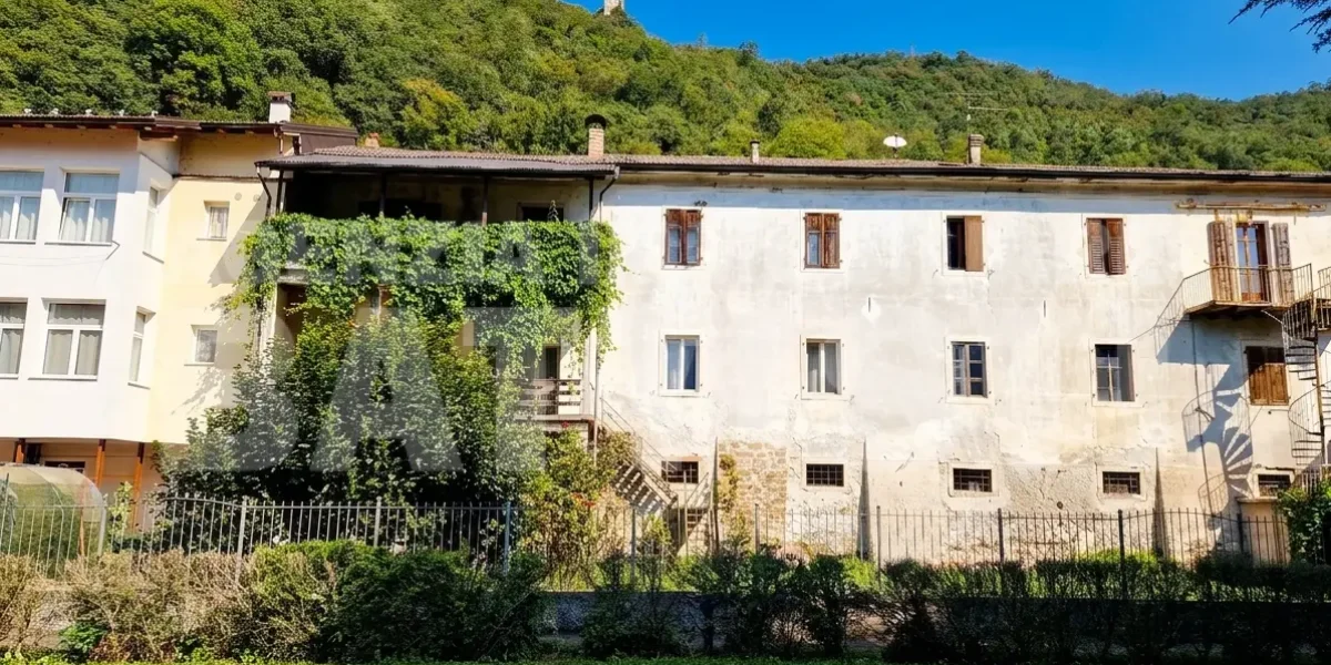 AMPIO APPARTAMENTO IN SUGGESTIVA POSIZIONE