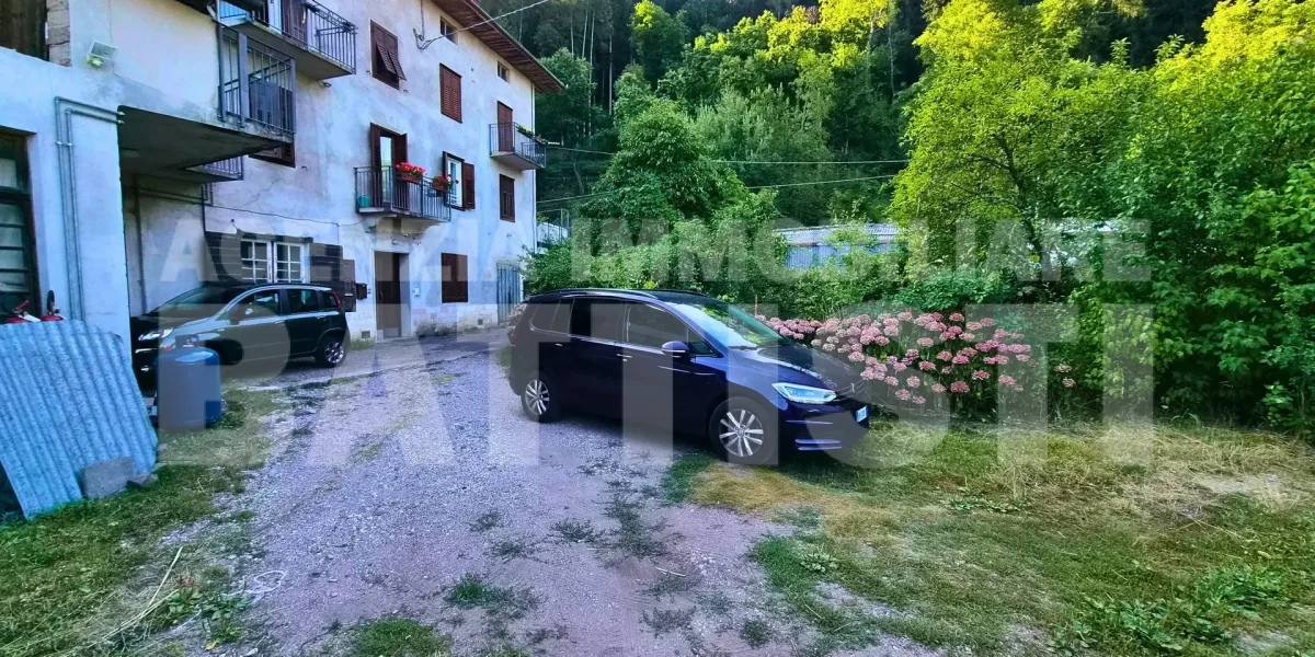 APPARTAMENTO CON GARAGE E POSTO AUTO – LONA / LASES
