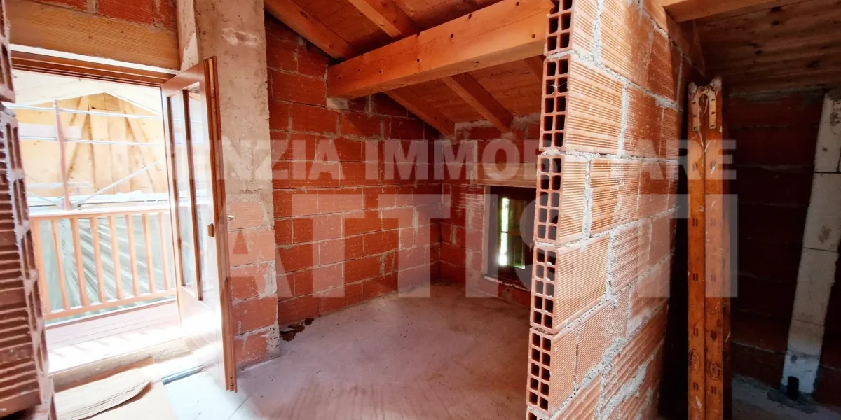 PORZIONE IN COLLINA RISTRUTTURATA