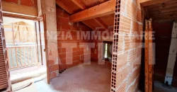 PORZIONE IN COLLINA RISTRUTTURATA