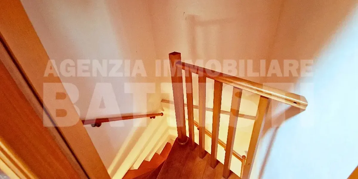 PORZIONE IN COLLINA RISTRUTTURATA