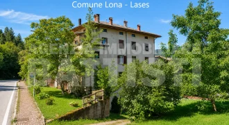 APPARTAMENTO CON GARAGE E POSTO AUTO – LONA / LASES