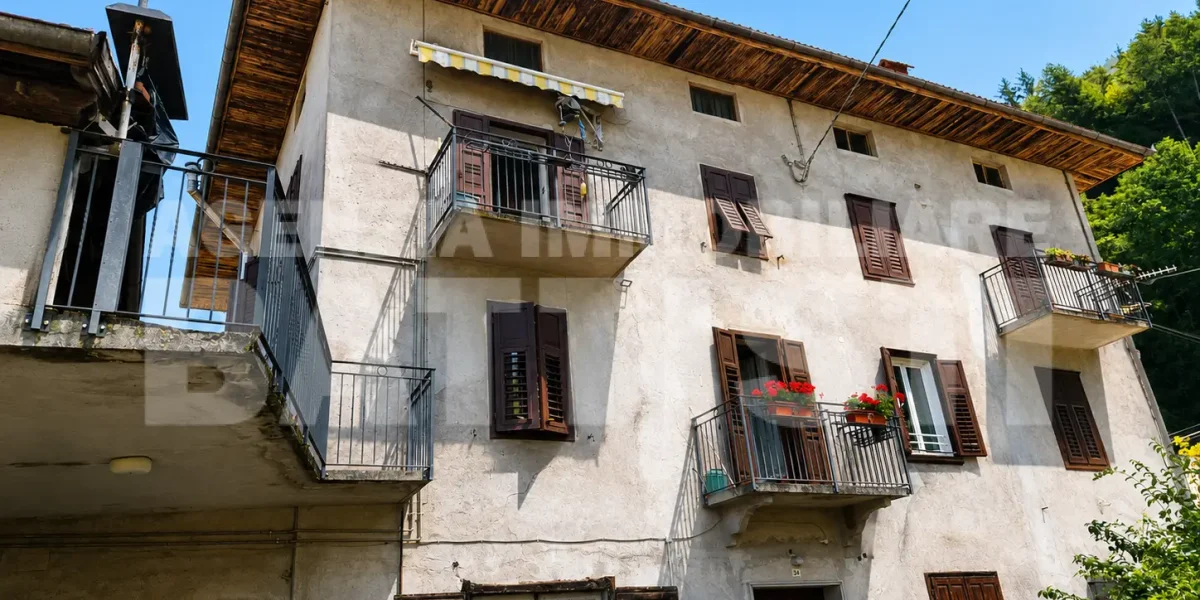 APPARTAMENTO CON GARAGE E POSTO AUTO – LONA / LASES