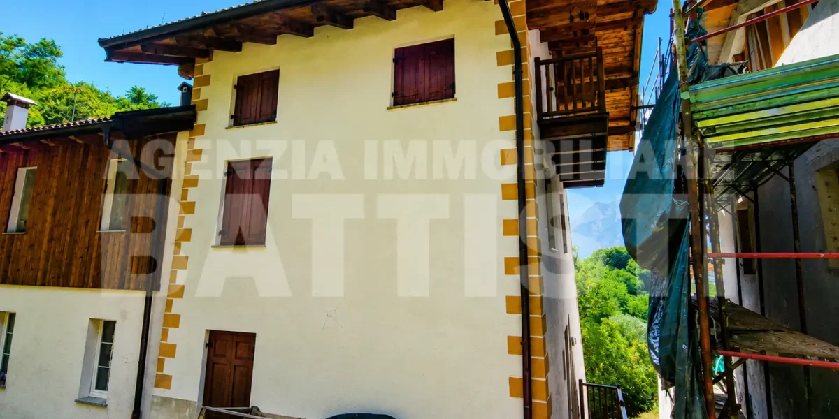 PORZIONE IN COLLINA RISTRUTTURATA