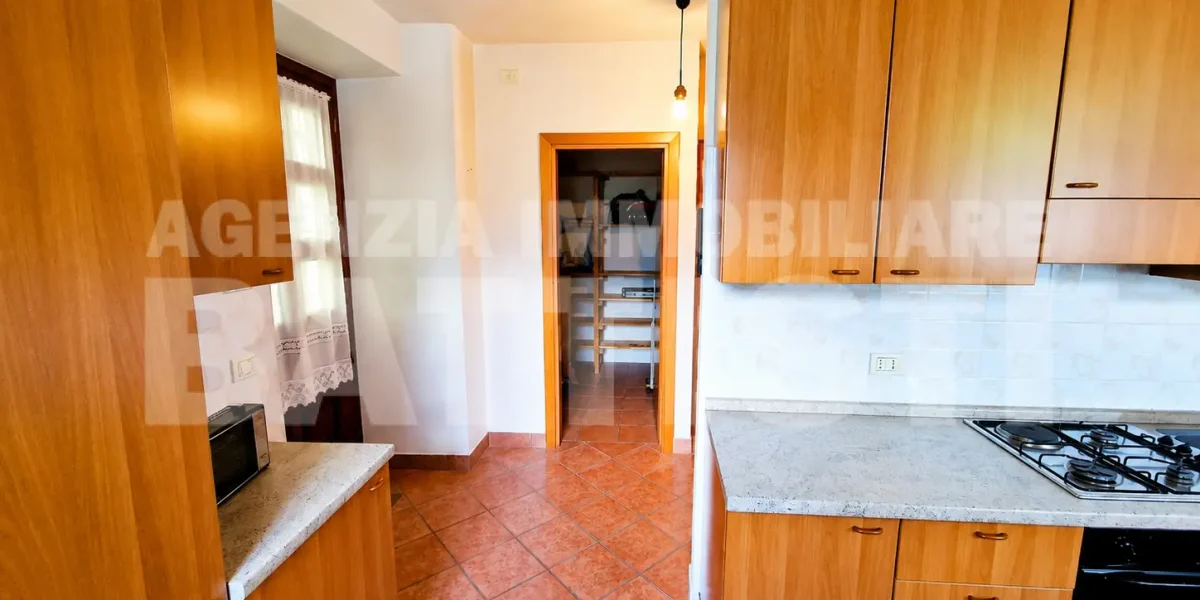 PORZIONE IN COLLINA RISTRUTTURATA