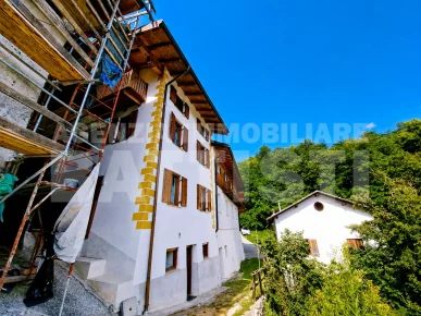 PORZIONE IN COLLINA RISTRUTTURATA