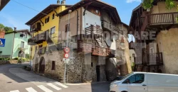 PORZIONE CON DUE ALLOGGI DA RIQUALIFICARE