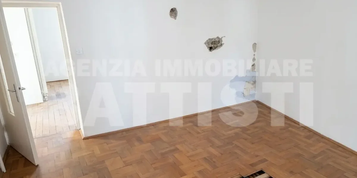 PORZIONE CON DUE ALLOGGI DA RIQUALIFICARE
