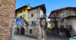 PORZIONE CON DUE ALLOGGI DA RIQUALIFICARE