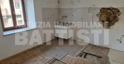 PORZIONE CON DUE ALLOGGI DA RIQUALIFICARE