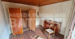 PORZIONE CON DUE ALLOGGI DA RIQUALIFICARE