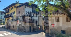 PORZIONE CON DUE ALLOGGI DA RIQUALIFICARE