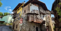 PORZIONE CON DUE ALLOGGI DA RIQUALIFICARE