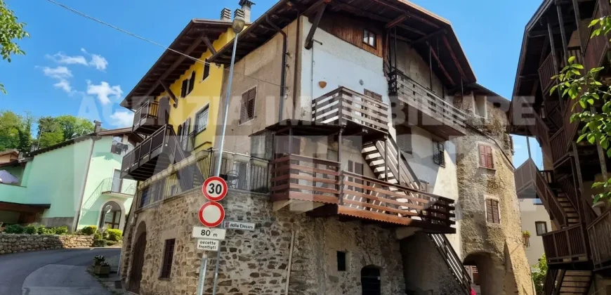 PORZIONE CON DUE ALLOGGI DA RIQUALIFICARE