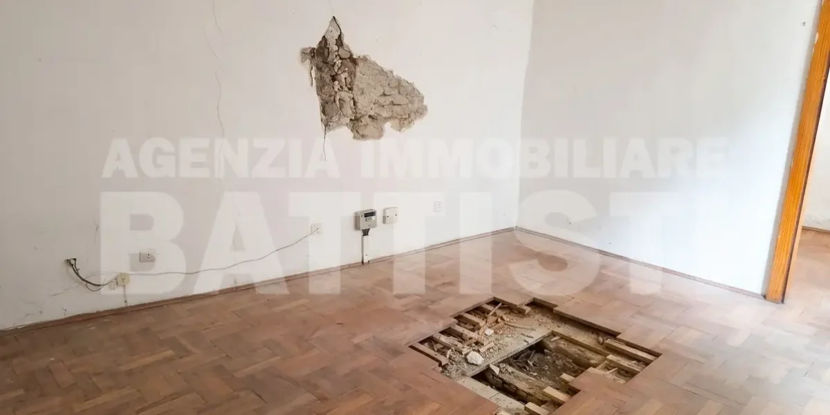 PORZIONE CON DUE ALLOGGI DA RIQUALIFICARE
