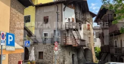 PORZIONE CON DUE ALLOGGI DA RIQUALIFICARE