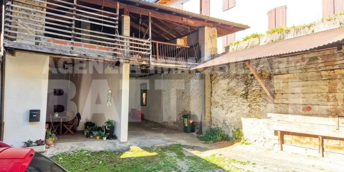 PORZIONE CON NEGOZIO E RUSTICO