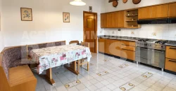 PORZIONE CON NEGOZIO E RUSTICO