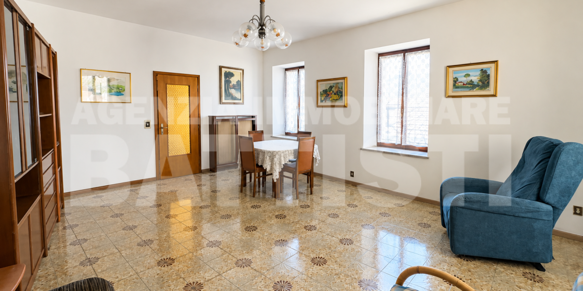 PORZIONE CON NEGOZIO E RUSTICO