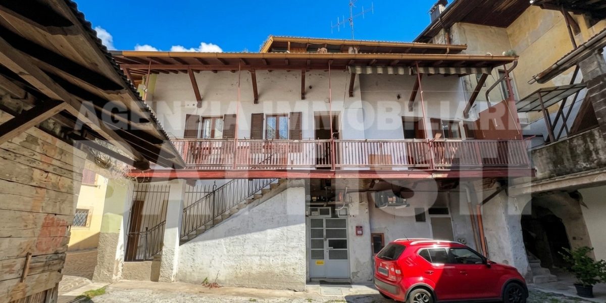 PORZIONE CON NEGOZIO E RUSTICO