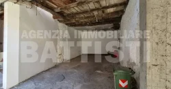 PORZIONE CON NEGOZIO E RUSTICO