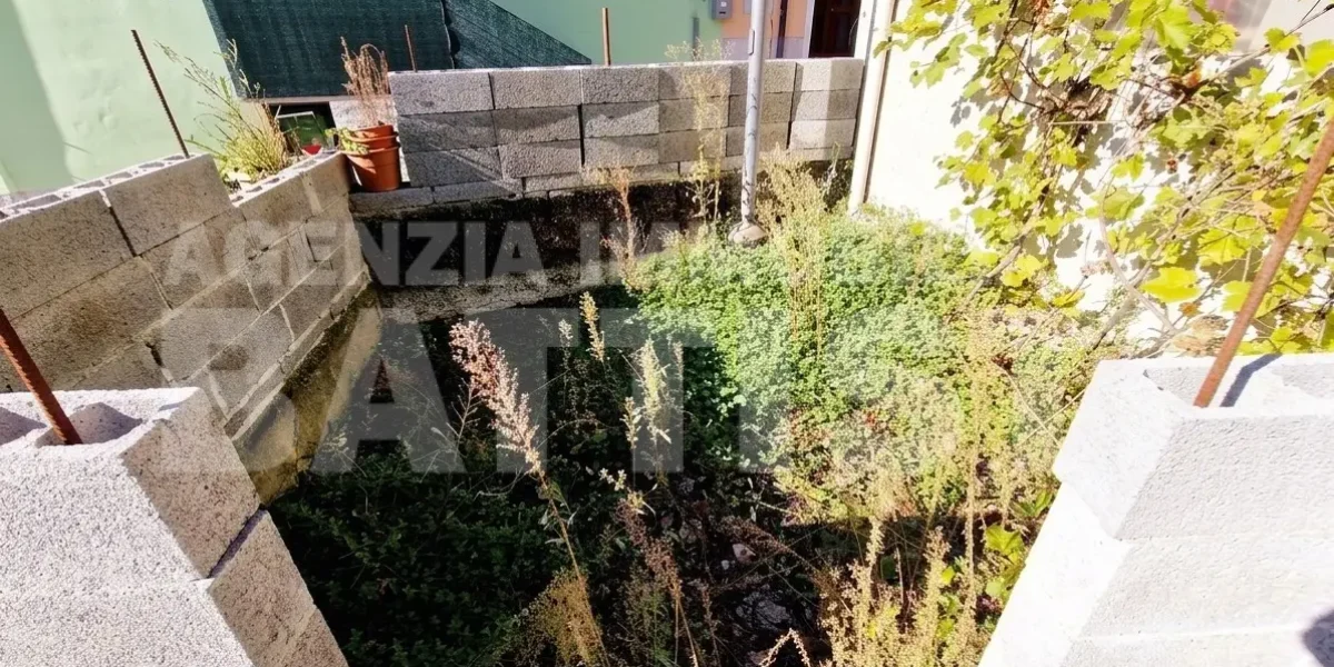CASETTA CON TERRAZZO