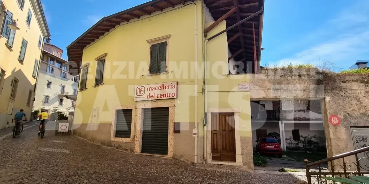 PORZIONE CON NEGOZIO E RUSTICO