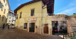 PORZIONE CON NEGOZIO E RUSTICO