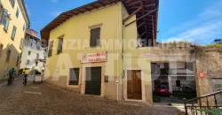 PORZIONE CON NEGOZIO E RUSTICO