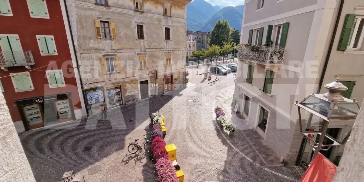 AMPIO ALLOGGIO IN CENTRO