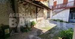 PORZIONE CON NEGOZIO E RUSTICO