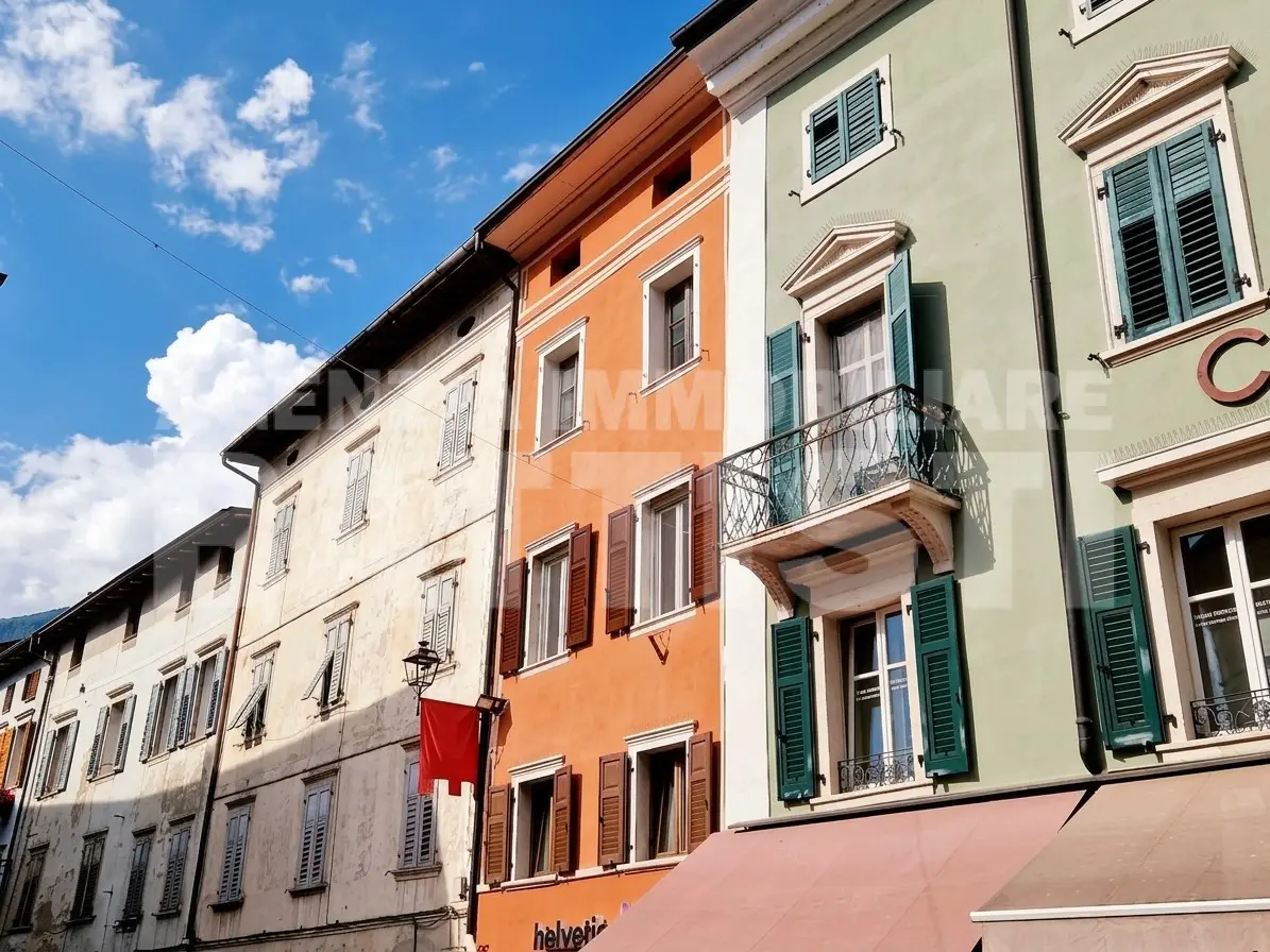 AMPIO ALLOGGIO IN CENTRO