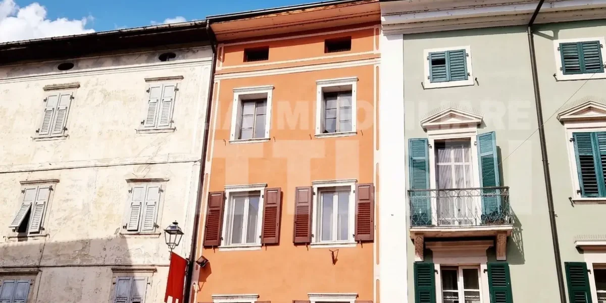 AMPIO ALLOGGIO IN CENTRO