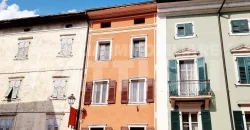 AMPIO ALLOGGIO IN CENTRO