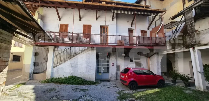 PORZIONE CON NEGOZIO E RUSTICO
