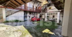 PORZIONE CON NEGOZIO E RUSTICO