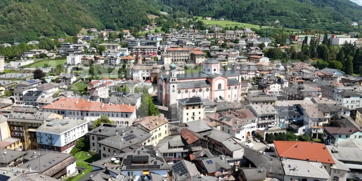 PORZIONE CON NEGOZIO E RUSTICO