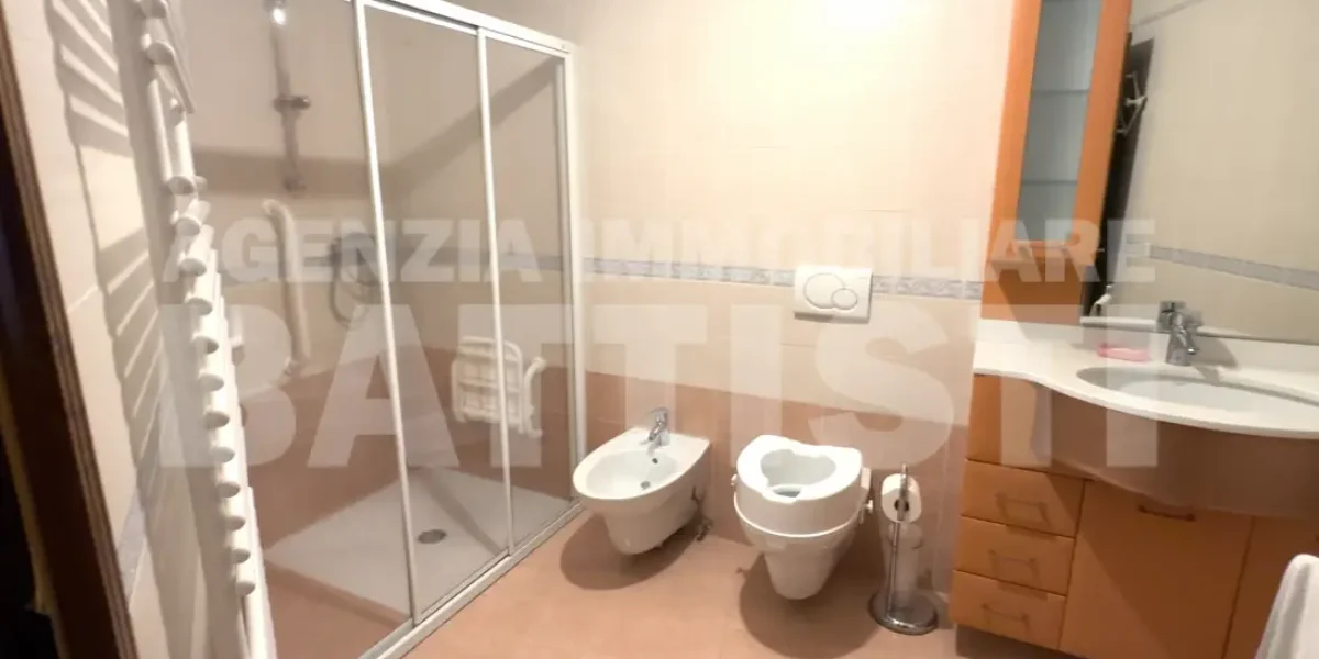 PORZIONE CON NEGOZIO E RUSTICO