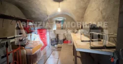 PORZIONE CON NEGOZIO E RUSTICO