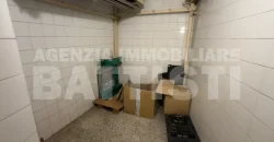 PORZIONE CON NEGOZIO E RUSTICO