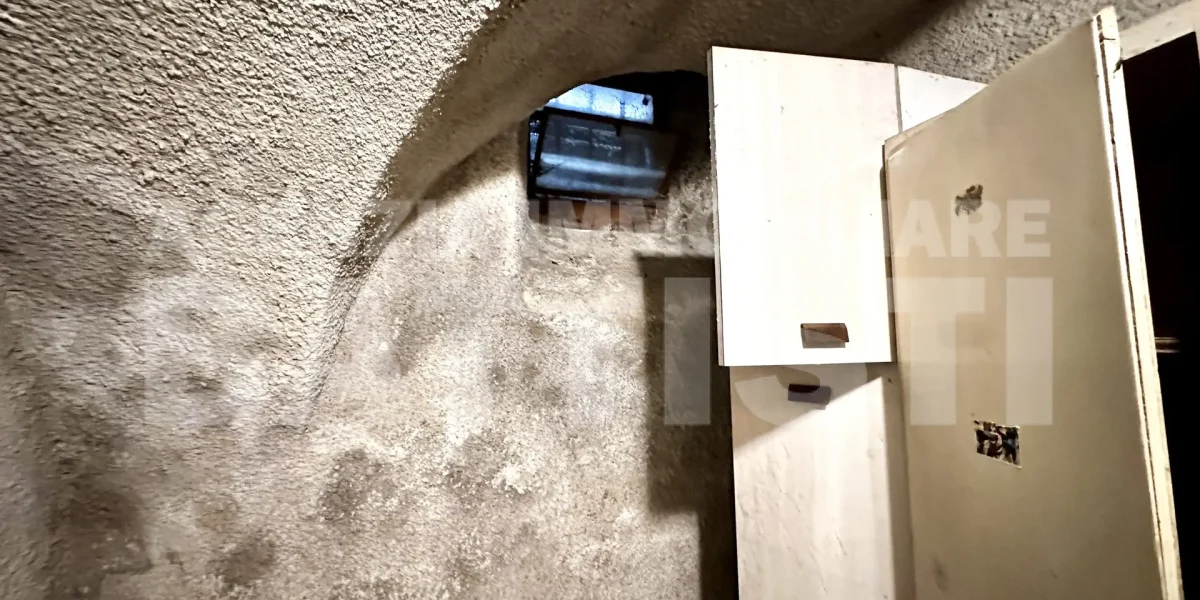 ALLOGGIO IN CENTRO CON AMPIO POSTO AUTO