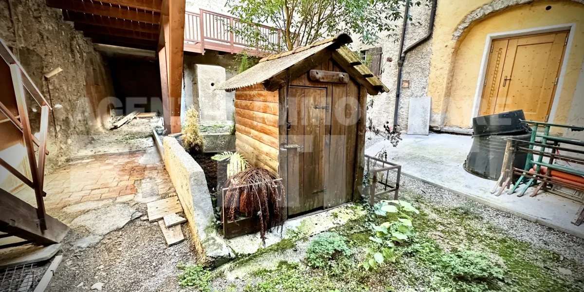 ALLOGGIO IN CENTRO CON AMPIO POSTO AUTO